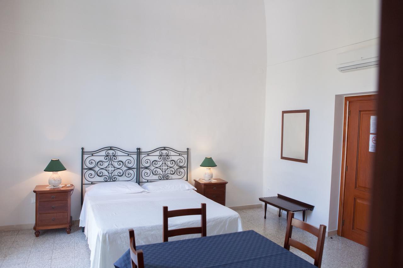 Albergo Lucy Trani Esterno foto