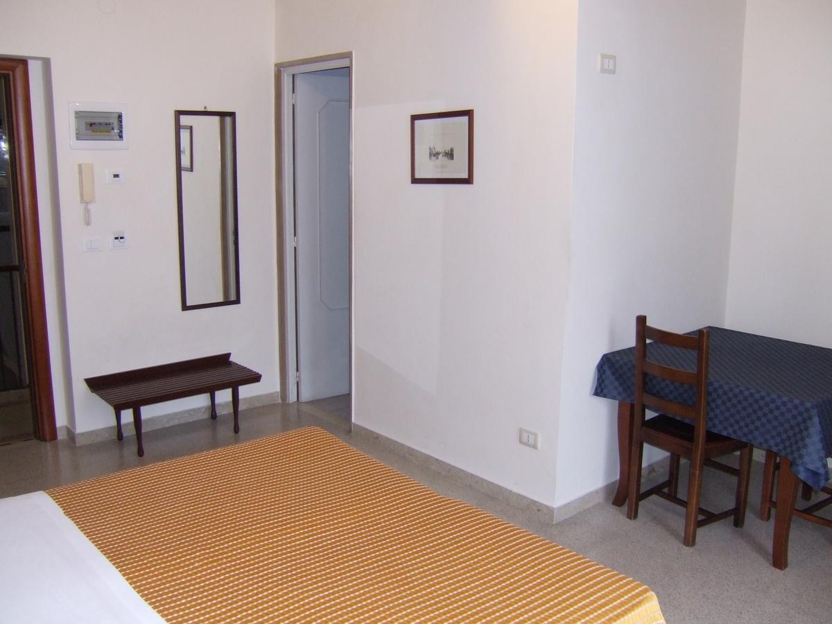 Albergo Lucy Trani Camera foto