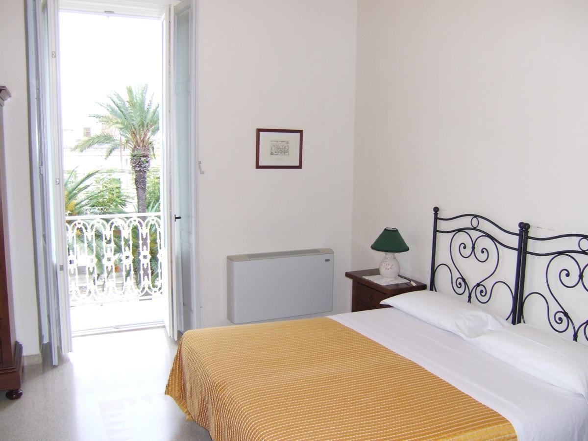 Albergo Lucy Trani Camera foto